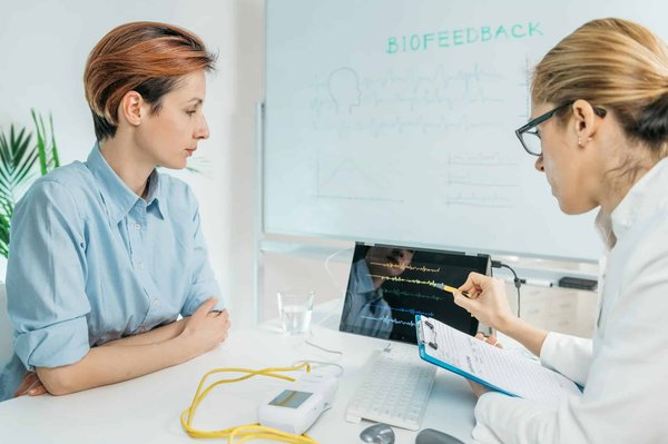 Comment les techniques de biofeedback peuvent-elles aider à la gestion du syndrome de fatigue chronique ?